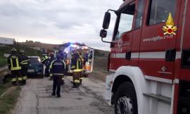 Recanati, colpisce un tombino con l'auto e finisce fuori strada: 78enne grave a Torrette