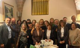 Macerata, la 5ª A Ragioneria si ritrova 40 anni dopo: emozioni e ricordi per gli ex studenti