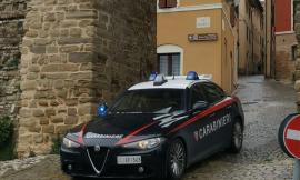 Tolentino, 33enne tenta di estorcere denaro all’ex compagno della madre e minaccia i Carabinieri: arrestato