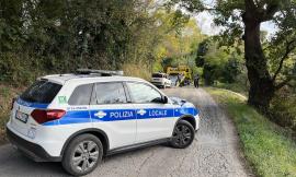 Macerata, Mercedes con targa estera a tutta velocità: neopatentato fermato dalla Polizia Locale