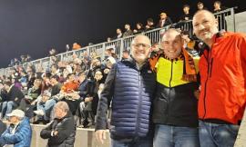 Macerata, in 500 per i 50 anni dell'Helvia Recina 1975: festa sul campo e fuori con i fuochi d'artificio