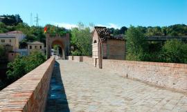 Tolentino, lavori in via Corona: cambia la viabilità. Ponte del Diavolo a senso unico