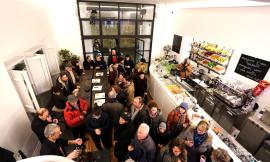 Macerata, al VerdeCaffè rivive il gusto dell'incontro: nasce Club43, cibo e conversazioni sulla città che cambia