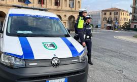Macerata, sosta selvaggia in centro: oltre 70 le sanzioni. Sequestrata patente sospetta