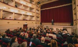 Teatro “Annibal Caro” gremito per la serata di poesia e musica dedicata a Dante e San Francesco
