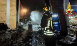 Incendio capannone Treia: Arpam esclude contaminazione nelle acque