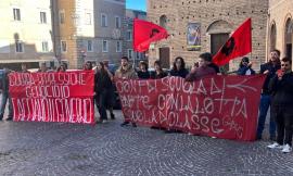 Macerata, studenti in piazza per il “No Meloni Day”: “Ci battiamo per il nostro diritto a un'istruzione democratica"