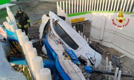Incidente all'alba sulla Statale Adriatica: donna resta intrappolata nell'auto (FOTO)