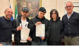 Omaggio in musica a Civitanova: sindaco premia i Rapper Andre Young e Stylo per la canzone "Casa Mia"