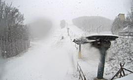 "Previsti altri 30-40 cm di neve, piste aperte da sabato": Bolognola si prepara a un weekend sugli sci