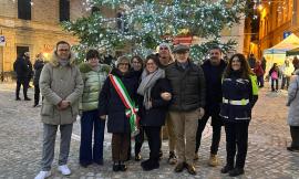 Una Magia di Luci e Comunità: Montefano Ha Acceso il Suo Natale All'Insegna del Volontariato