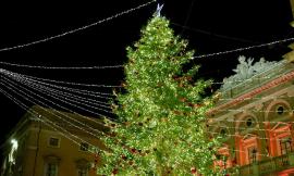 Recanati accende il Natale tra luci, alberi e messaggi di inclusione