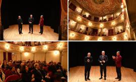 Teatro Comunale di Penna San Giovanni, apertura da tutto esaurito: Dighero incanta con Mistero Buffo