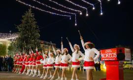 Dalle majorettes all'arrivo di Babbo Natale in 500: San Severino accende le feste in piazza del Popolo