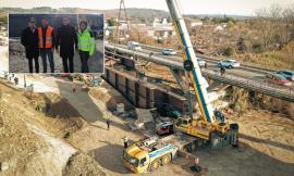 Il nuovo ponte di Piediripa prende forma: al via il montaggio dei conci d'acciaio