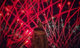 Recanati, i due volti del Capodanno: oltre 1500 persone in piazza Leopardi, sigilli a due distributori automatici non a norma