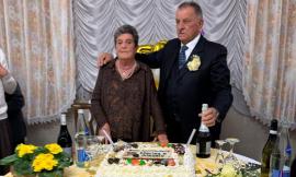 Nozze d’oro a Montecassiano: Maria Luisa Mingo e Alessio Pandolfi brindano ai 50 anni insieme