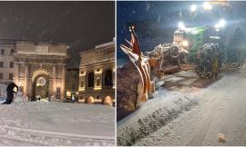 Nevicata intensa a Macerata, traffico in tilt. Scuole chiuse domani in città e in diversi comuni della provincia