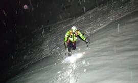 Escursionista bloccato nella bufera al Fargno: recuperato dal Soccorso Alpino tra buio, neve alta e valanghe