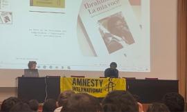Macerata, Ibrahima Lo all’Ite Gentili racconta migrazione e prigionia nei centri libici: “Lo studio è libertà”
