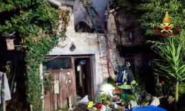 Rogo nella notte a Mogliano, danni al tetto di un’abitazione rurale