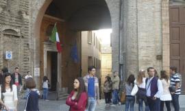 Atenei marchigiani uniti per gli studenti iraniani: richiesta di aiuti straordinari