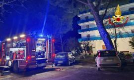Incendio nella notte a Porto Recanati: fiamme in un appartamento all’undicesimo piano