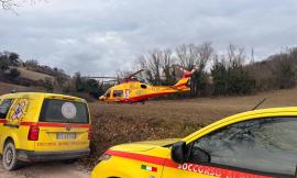 Precipita in un fossato per 30 metri: mobilitati elisoccorso, vigili del fuoco e soccorso alpino (FOTO)