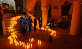 Concerto a lume di candela a San Severino Marche: successo per “Le stanze delle emozioni”