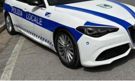 Civitanova, stretta della Polizia Locale: sanzioni agli ambulanti e quattro patenti ritirate per uso del cellulare