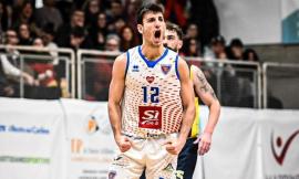 La legge della capolista, l’Attila ribalta Recanati e fa esplodere il PalaMedi: il derby è di Porto Recanati (VIDEO)