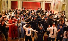 Macerata, un Carnevale da ricordare alla Filarmonica: "Vedere così tante maschere riporta alle storiche feste"