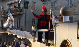 Martedì Grasso da record a Passo di Treia: vince il carro di Amandola a tema Aladdin