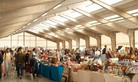 Dall'antiquariato ai pacchi Amazon al chilo: al Centro Fiere di Villa Potenza torna il mercatino del vintage