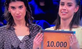 Gemelle di Porto Recanati ad ‘Affari Tuoi’: il colpo grosso sfuma ma arrivano 10mila euro