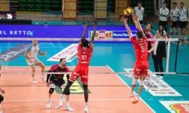 Volley A2, Banca Macerata Fisiome cede 3-2 contro Aversa dopo una battaglia al tie-break
