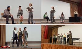 Leopardi parla tedesco all’Ite Gentili: il teatro bilingue unisce le scuole della provincia