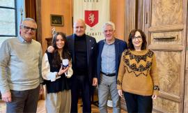 Salva una donna a Milano: Recanati premia la studentessa Elena Grassi