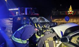 Treia, scontro frontale tra vetture nella notte: un uomo e una donna trasportati a Torrette