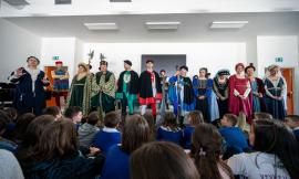 Figuranti e atleti nelle scuole: la Corsa alla Spada coinvolge i giovani di Camerino