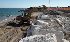 Scossicci, scatta il piano anti-erosione: in arrivo la sabbia da Numana per i balneari