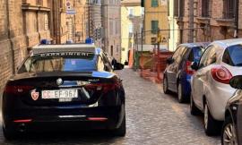 Macerata, si presenta in caserma con la carta d'identità alterata: denunciato un 49enne