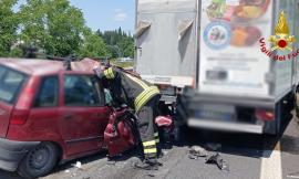 Tolentino, scontro tra auto e furgone sulla superstrada: ferito un conducente