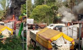 Macerata, fiamme in un capannone: si alza una densa colonna di fumo, intervengono i vigili del fuoco (VIDEO)