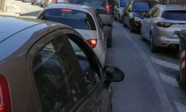 Macerata, conduttura fuori uso: traffico in tilt in via dei Velini