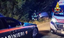 Treia, auto esce di strada lungo la Provinciale: conducente estratto dai Vigili del fuoco