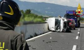 Doppio incidente sulla Ascoli-Mare: muore una donna nello scontro tra auto e furgone