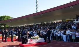 Macerata si ferma per l'addio a Nicolas, Daniele e Giorgio: "Rimarrete la migliore gioventù" (FOTO)