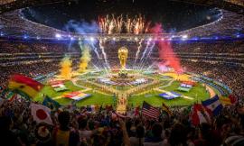 Cambiano le statistiche delle favorite ai Mondiali e Messi scrive la storia