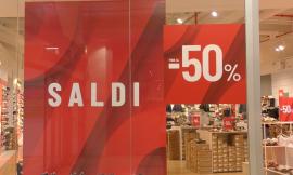 Marche, guida ai saldi 2026 : cinque regole per risparmiare davvero (Video)